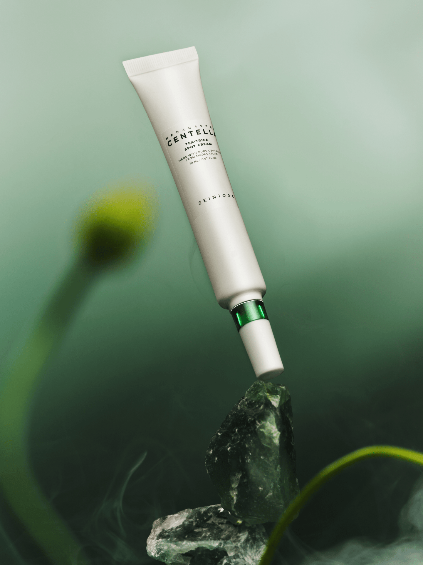 MADAGASCAR CENTELLA TEA-TRICA SPOT CREAM - SKIN1004