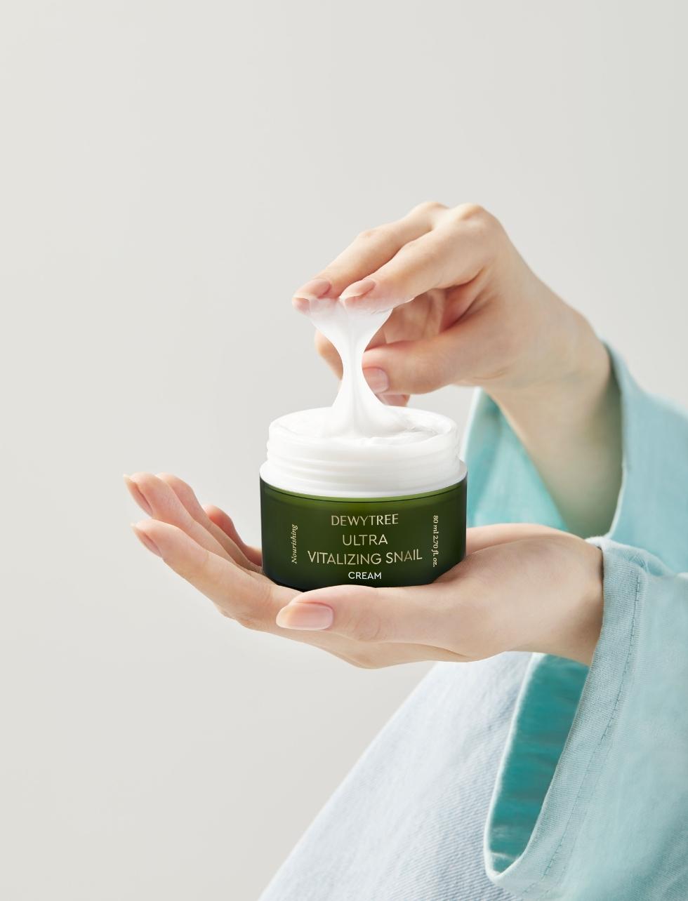 ULTRA VITALIZING SNAIL CREAM - DEWY TREE